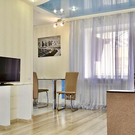 Современная Студия В Центре На Европейской Площади Ντνιπροπετρόφσκ Εξωτερικό φωτογραφία